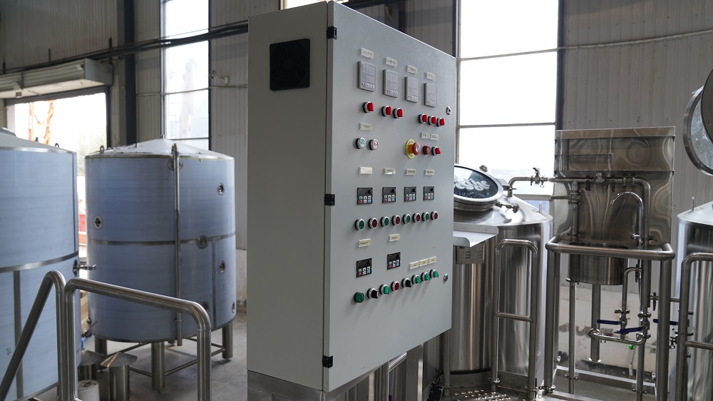 天泰精釀<a href=http://m.toteng.com.cn/ target=_blank class=infotextkey>啤酒設(shè)備</a>PID釀造控制柜