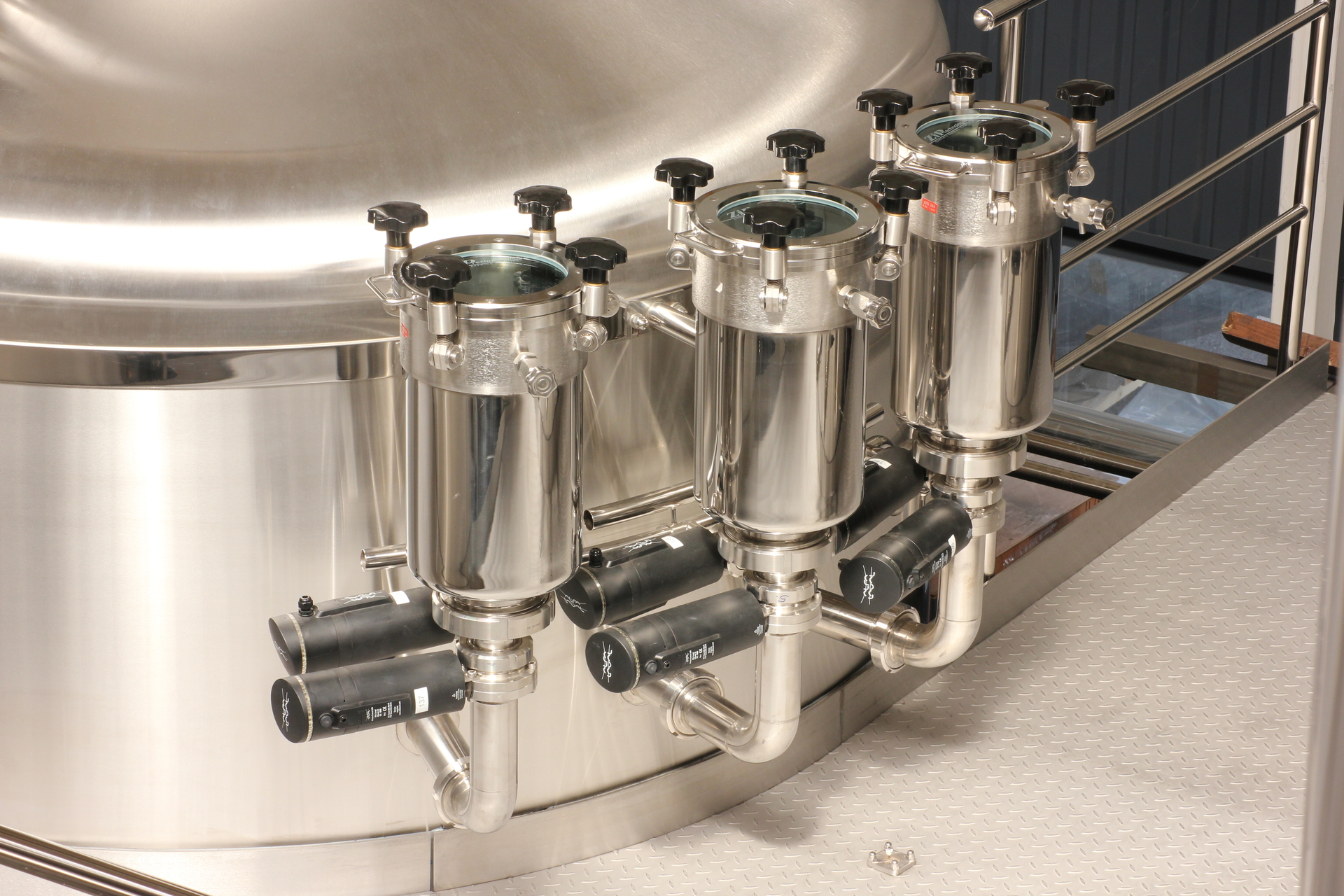 現(xiàn)代啤酒廠釀啤酒時(shí)如何加酒花？