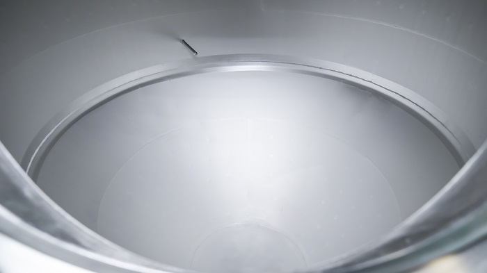 天泰<a href=http://m.toteng.com.cn/ target=_blank class=infotextkey>啤酒設備</a>發酵罐內部角度拋光